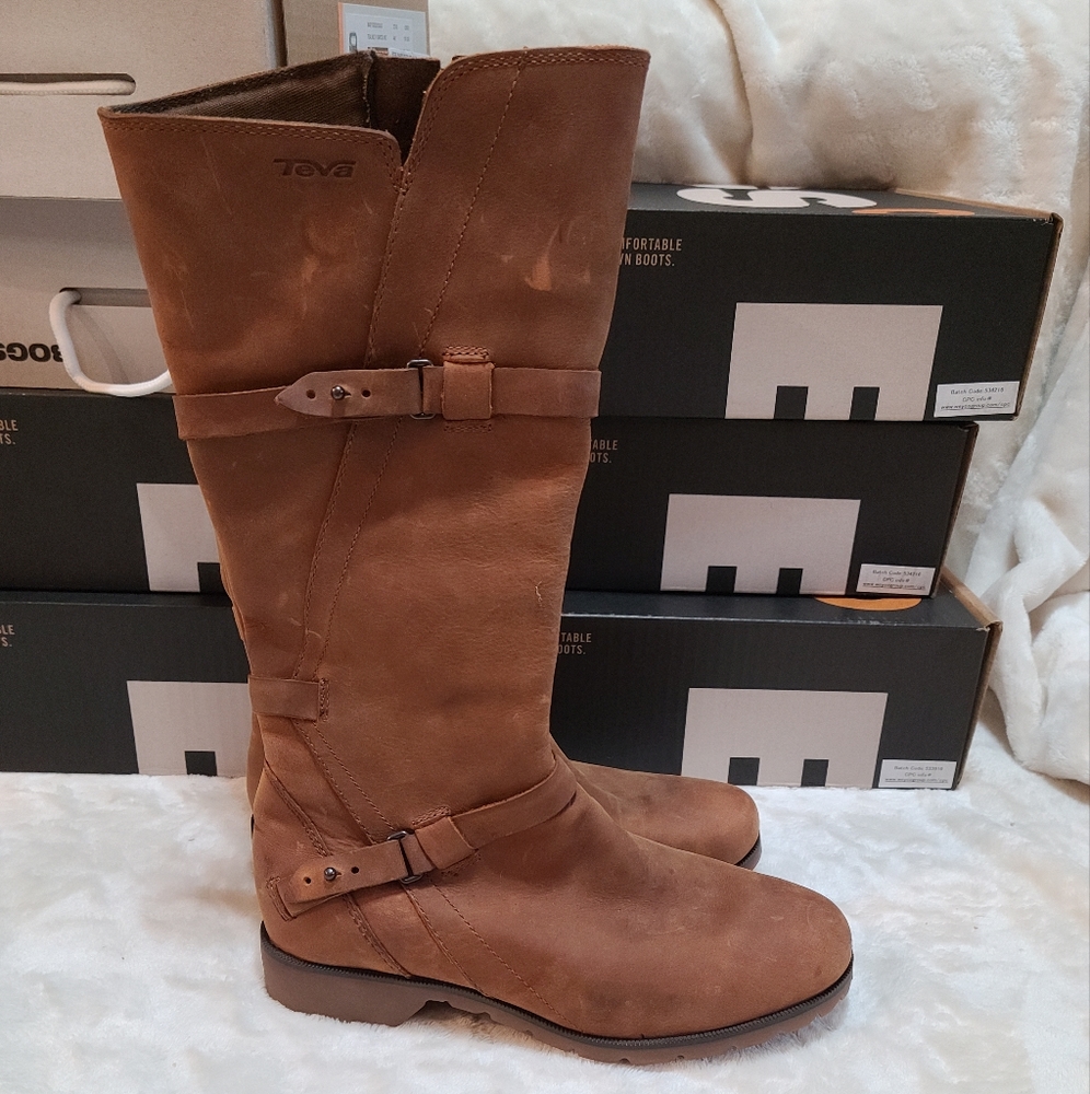 NEW Teva Waterproof Leather Boots
